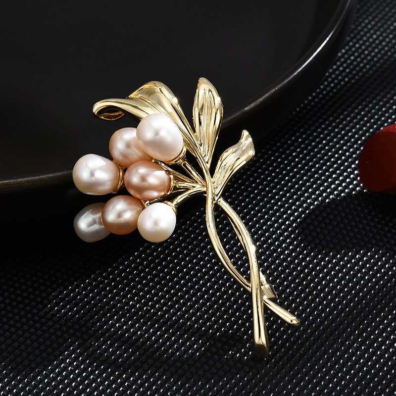 Natural pearl colored bouquet brooch