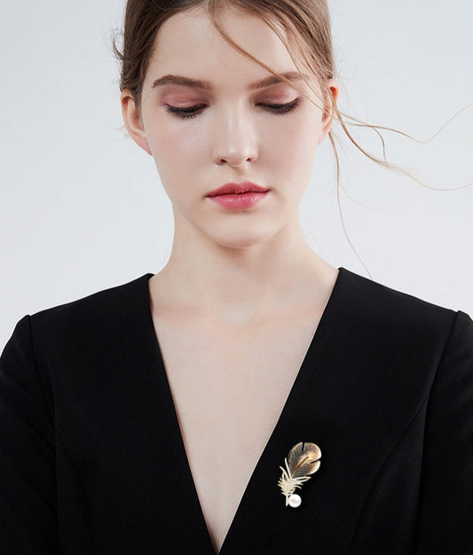 Vintage-Fashion-Simple-Natural-Pearl-Feather-Luxury-Women's-Wedding-Suit-Lapel-Design-Diamond-Brooch-Pin