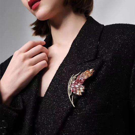 How to wear brooches for girls