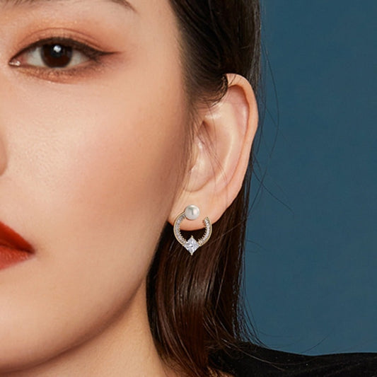 C geometric pearl earrings