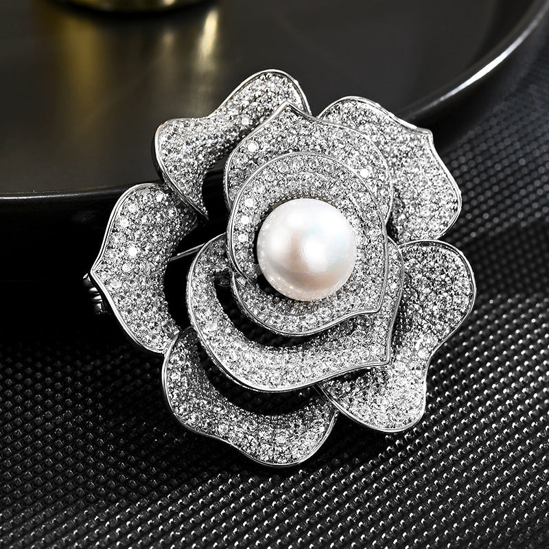 Broche fleur rose perle diamant