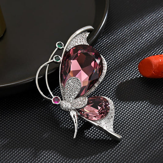 Broche papillon en cristal rouge