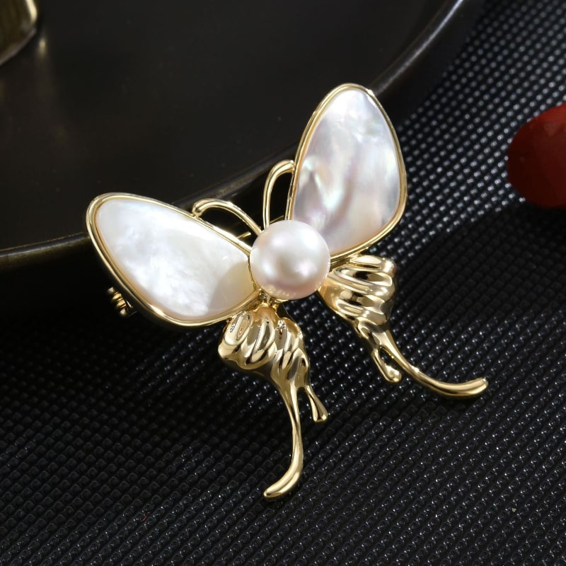 Broche perle fritillaire papillon