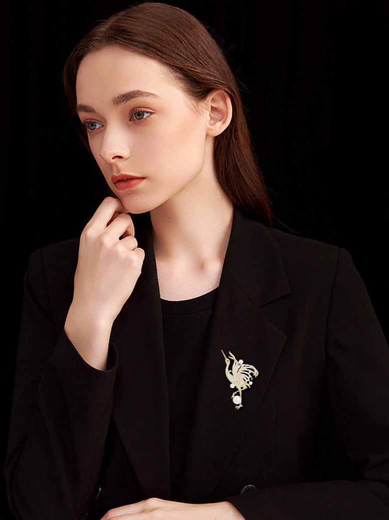 Retro-fashion-simple-natural-pearl-golden-bird-luxury-ladies-wedding-suit-lapel-design-diamond-brooch-pin