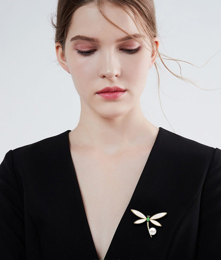 Retro-fashion-simple-natural-pearl-green-crystal-dragonfly-luxury-ladies-wedding-suit-lapel-design-diamond-brooch-pin