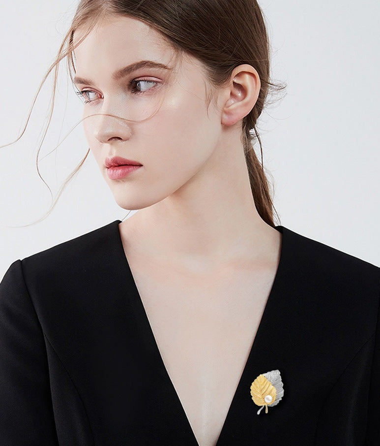 Retro-fashion-simple-natural-pearl-leaf-luxury-ladies-wedding-suit-lapel-design-brooch-pin