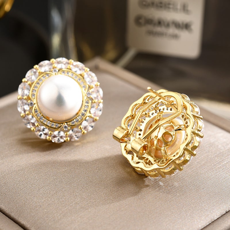 Elegant gold pearl earrings
