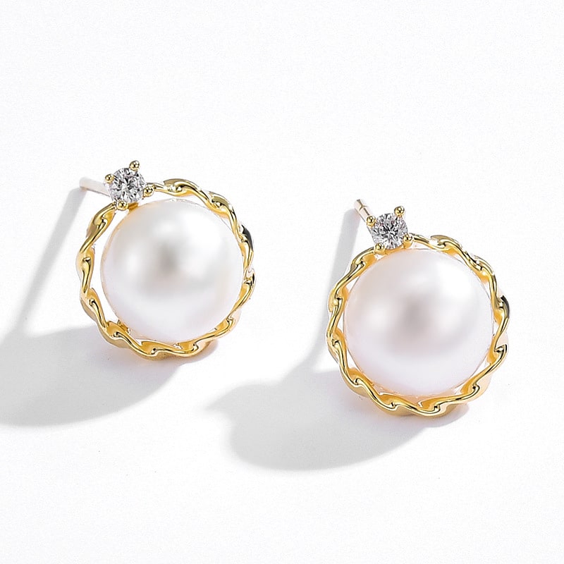 Natural pearl earrings
