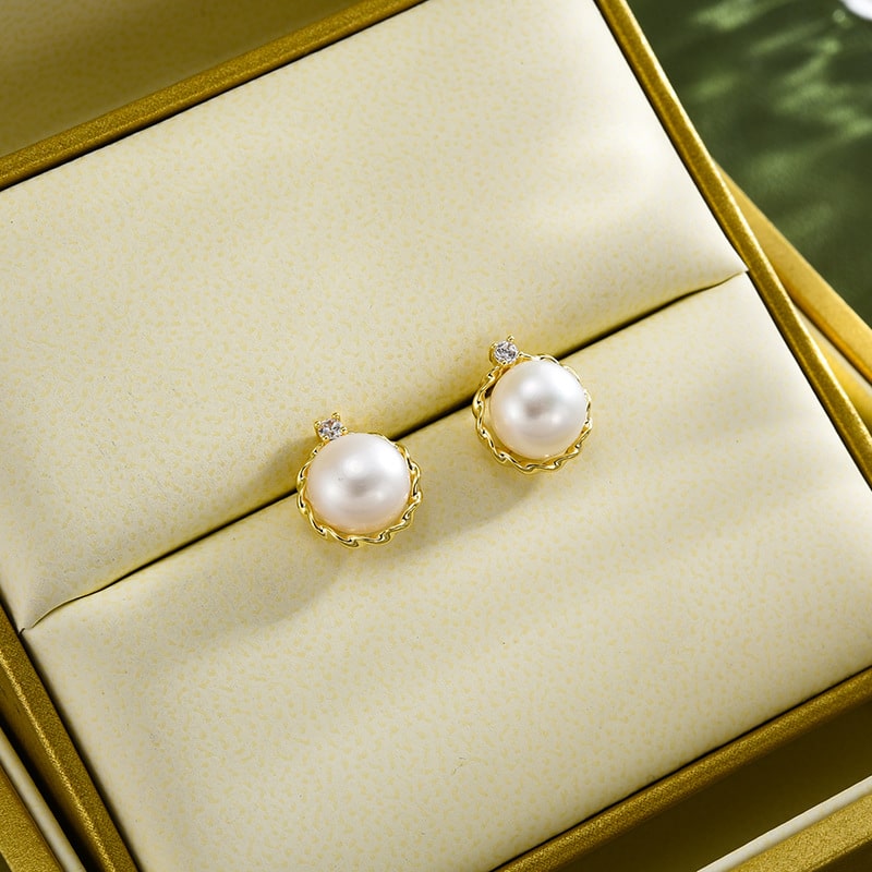 Natural pearl earrings