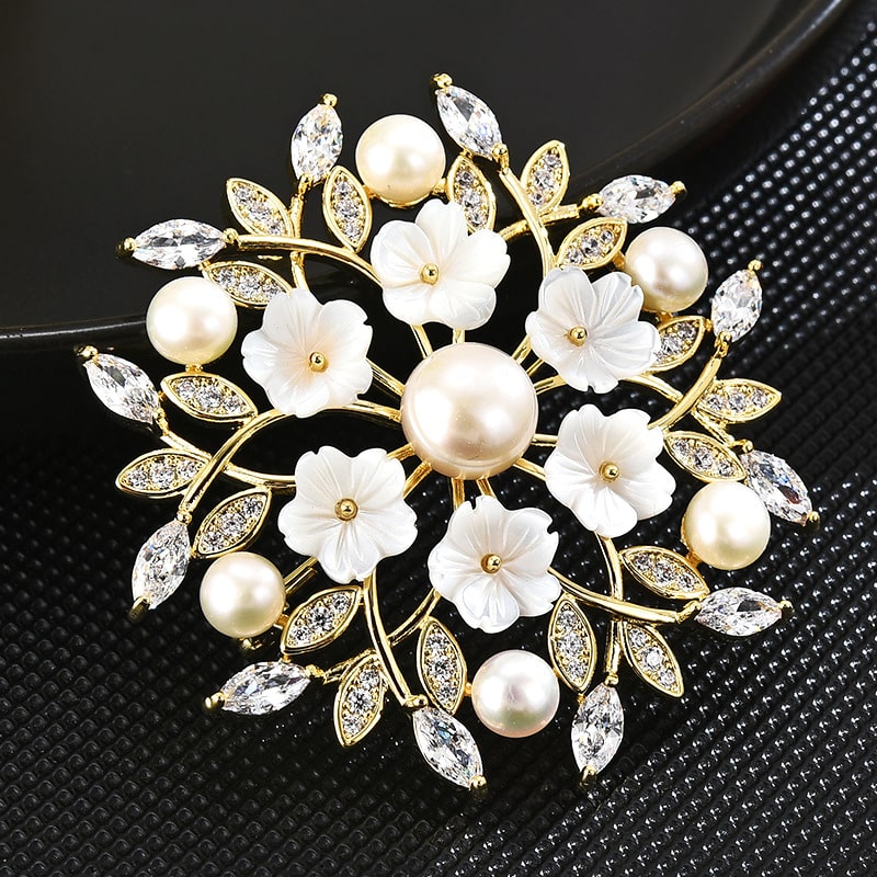 Five-petal flower pearl brooch