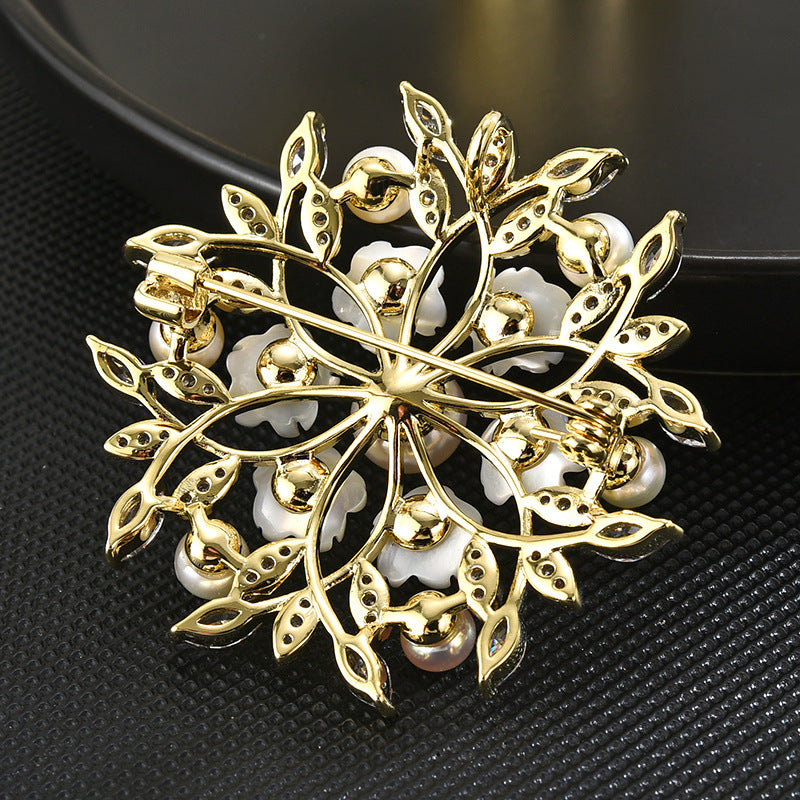 Five-petal flower pearl brooch